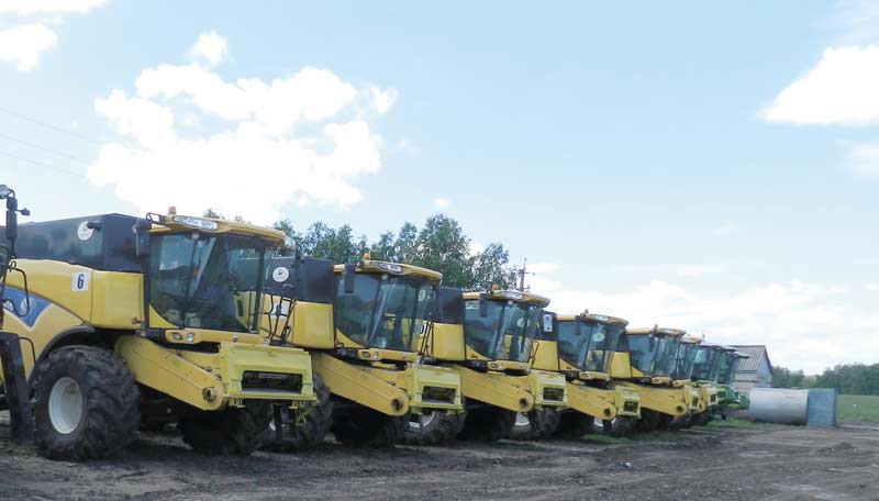 Урожай в ООО «Никольское» убирают на современной технике